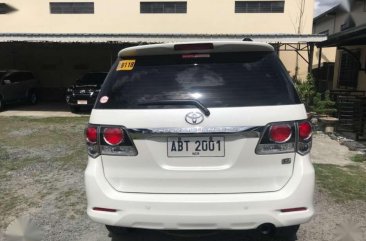 2015 model Toyota Fortuner V 2.5 automatic turbo diesel FOR SALE