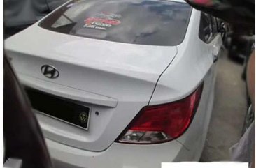 Grab HYUNDAI Accent 2016 White Automatic vios mirage rio avanza wigo