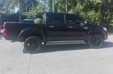 2013 Toyota Hilux G AT Black Pickup For Sale 