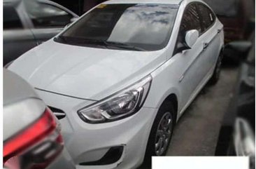 Grab HYUNDAI Accent 2016 White Automatic vios mirage rio avanza wigo