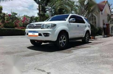 2011 Toyota Fortuner G AT 4 x 2 White For Sale 