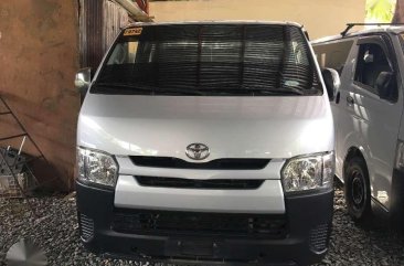 2016 Toyota HIACE 3.0 commuter manual silver