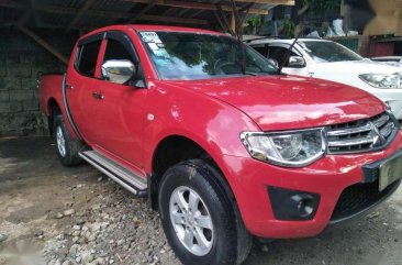 Mitsubishi Strada glx v2 2012 automatic vs hilux navara