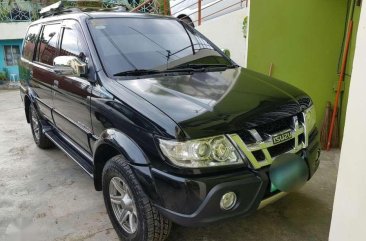 2013 Isuzu Crosswind Sportivo Hyundai Accent