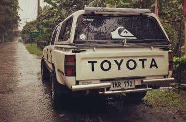 Toyota Hilux 1992 2.4 Diesel White For Sale 