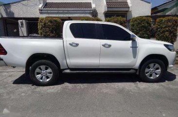 Toyota Hilux White 2017 MT 4x2 dsl For Sale 