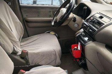 Well-maintained Nissan Serena QRV 2004 for sale