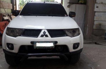 2012 Mitsubishi MONTERO GLX-V limited