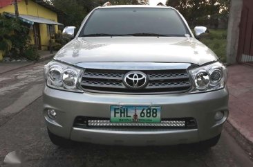 2011 Toyota Fortuner G AT Silver SUV For Sale 