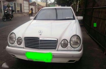 Mercedez Benz E 240 FOR SALE