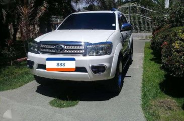 2011 Toyota Fortuner G AT FOR SALE 