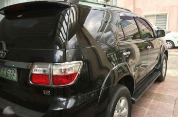 Toyota Fortuner G 2010 model gasoline.