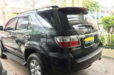 Toyota Fortuner G 2010 model gasoline.