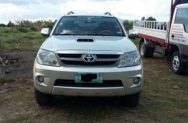 Toyota Fortuner V 2007 4x4 AT Silver For Sale 