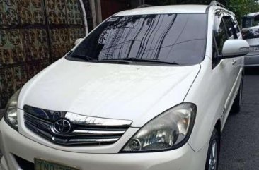 2011 Toyota Innova 2.0G White SUV For Sale 