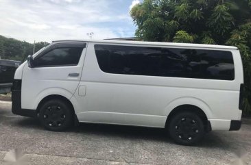 2017 Toyota Hiace Commuter White Manual Shift