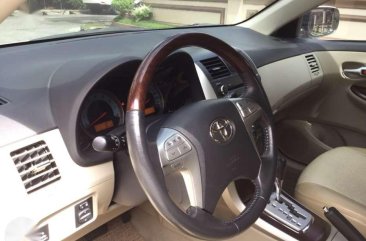 Toyota Altis 2011 1.6 V variant, pearl white.