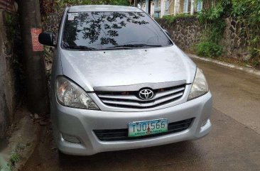 2011 TOYOTA Innova J M/T Silver Gasoline engine