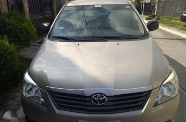 Toyota Innova E 2012 AT Beige SUV For Sale 