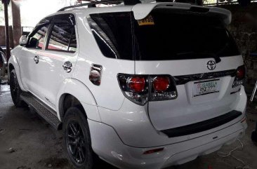 2015 Toyota Fortuner 2.5G 4x2 Manual Diesel Freedom White 18tkms