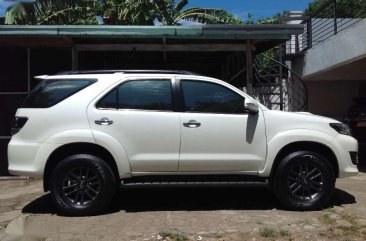 2015 Toyota Fortuner V AT White For Sale 