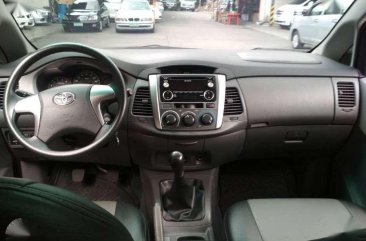 Toyota Innova 2015 E 25 MT Diesel