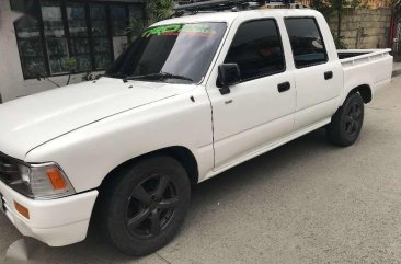 Toyota Hilux Pick-up 4x2 2001 White For Sale 