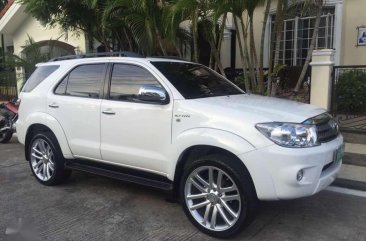 Toyota Fortuner 2005 2.7 Gas White For Sale 