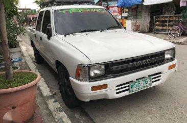 Toyota Hilux Pick-up 4x2 2001 White For Sale 