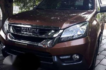 2015 Isuzu Mux 2.5LsA 4x2 automatic