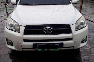 Toyota Rav4 2.4L 4x2 AT White SUV For Sale 