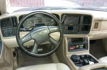 2005 Chevrolet suburban V8 green for sale 