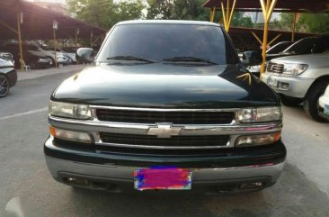 2005 Chevrolet suburban V8 green for sale 