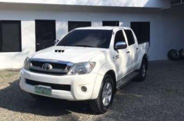 toyota hilux 4x4 2011 automatic for sale
