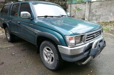 Toyota Hilux 2000 4 x 2  for sale