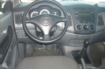 2007 TOYOTA INNOVA J . manual . dual a-c . 3rd row seat . gas . fresh