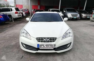 2010 Hyundai Genesis AT White For Sale 