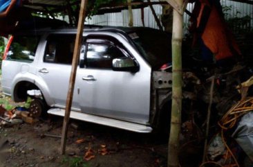 Ford Everest 2009 Model (damaged due to accident)