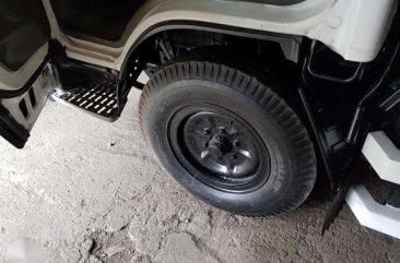 Isuzu Elf single tire 10feet 2009 model For Sale 