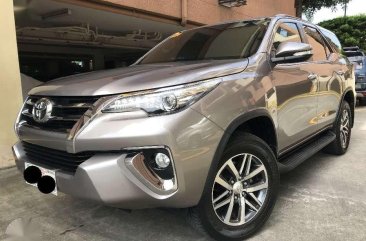 2017 Toyota Fortuner V 4x2 AT Casa maintained not everest montero