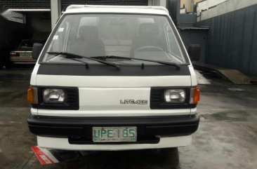 Toyota Lite Ace pickup dropside 8fts