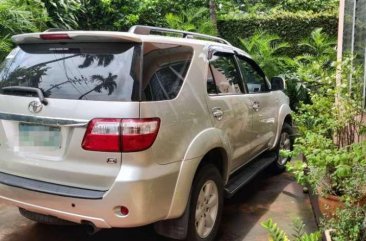 Toyota Fortuner G 2010 4x2 AT FOR SALE