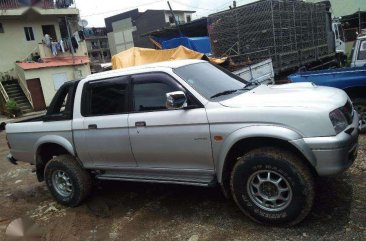 Mitsubishi pickup Endeavor 2000 for sale 