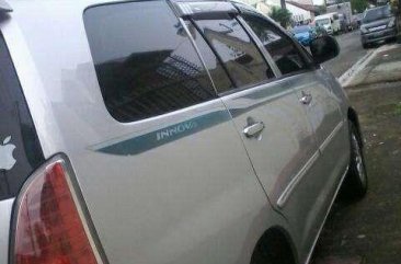 FOR SALE TOYOTA Innova 2010