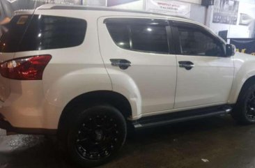 FOR SALE Isuzu MUX 2015 LS 4x2 2.5