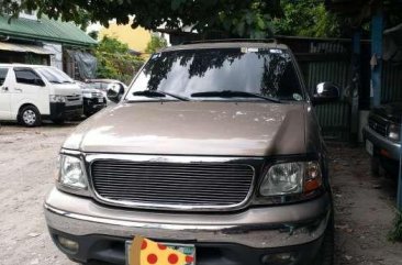 For sale only Ford Expedition XLT 4X2 V8 AT year 2002