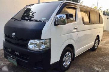 Toyotar Hi-ace Commuter van 2011 model