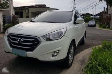 2011 Hyundai Tucson Vanilla White Automatic Transmission