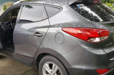 Hyundai Tucson 2011 model gas manual