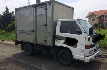 SELLING ISUZU Elf closed van 2011